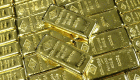 الذهب ينخفض أكثر من 1% بسبب تصريحات مسؤول أمريكي