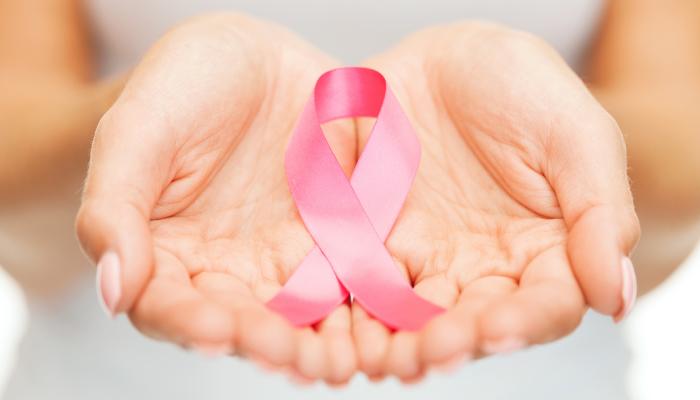 إنفوجراف .. 8 علامات لاكتشاف سرطان الثدي مبكرا