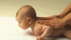 تحذير للأمهات: تدليك الرضع بالزيوت يسبب الإكزيما