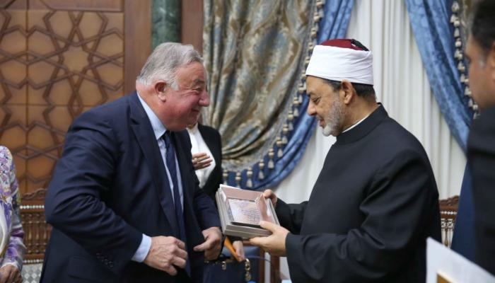 شيخ الأزهر يستقبل رئيس مجلس الشيوخ الفرنسي