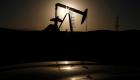 النفط يتراجع وسط ارتفاع الدولار وضبابية اتفاق أوبك