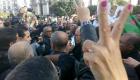 بالصور.. شرطة الجزائر تعتقل متظاهرين رافضين قانون التقاعد