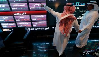 متعاملون في السوق السعودي