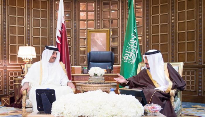 الملك سلمان والشيخ تميم في لقاء سابق