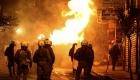بالصور.. قنابل وغاز بين متظاهرين وشرطة اليونان