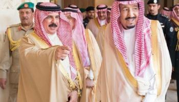 خادم الحرمين وملك البحرين في لقاء سابق