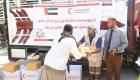 الهلال الأحمر الإماراتي يوزع مساعدات لعمال مستشفى ابن سيناء بالمكلا