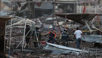 رجال الإطفاء في مكان الانفجار