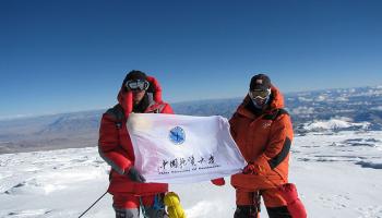 عضوان بالفريق الصيني