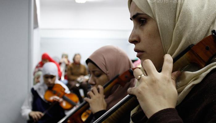 العازفات في البروفة