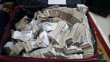جانب من المضبوطات في قضية الرشوة الكبرى