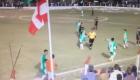 بالفيديو.. حيوان "المدرع" يتسبب في إنذار لاعب بالأرجنتين