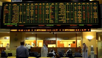 بورصة أبوظبي بالأحمر في المستهل