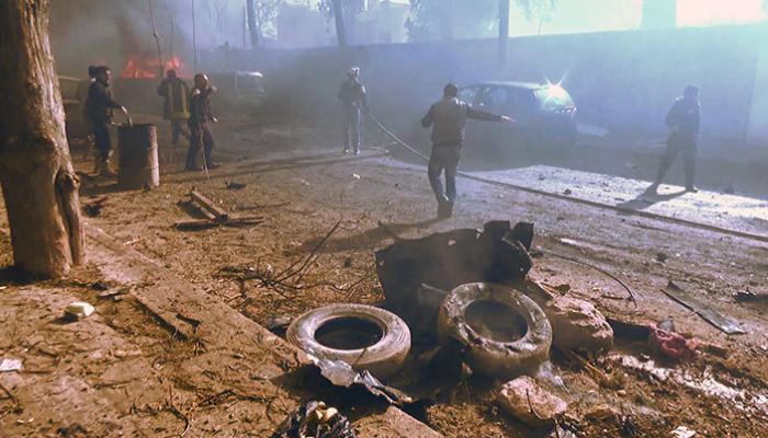 مقاتلان من المعارضة المسلحة في بلدة الراعي بريف حلب