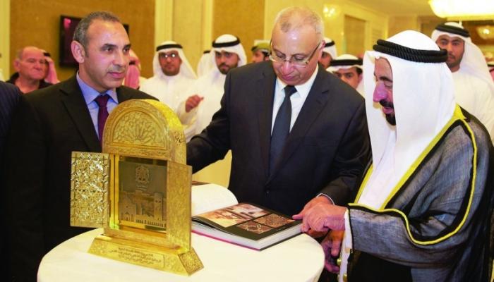سلطان القاسمي خلال تكريمه