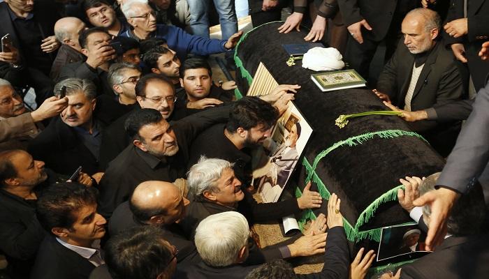 مشيعون حول نعش الرئيس الإيراني السابق رفسنجاني