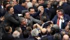 بالفيديو.. تفاصيل معركة الأيدي بالبرلمان حول دستور أردوغان