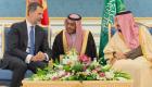 الملك سلمان يقلد نظيره الإسباني أرفع الأوسمة السعودية
