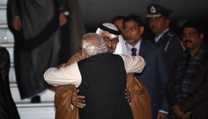 مودي مستقبلا الشيخ محمد بن زايد العام الماضي