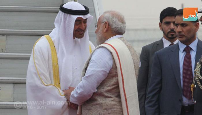 مودي يستقبل الشيخ محمد بن زايد بمطار نيودلهي