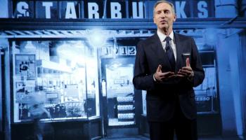 هاوارد شولتز الرئيس التنفيذي لشركة ستاربكس يتحدث في نيويورك
