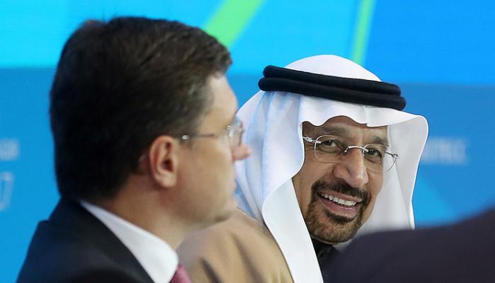 وزير الطاقة الروسي نوفاك مع نظيره السعودي خالد الفالح (تاس)