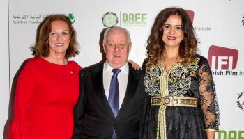 جيم شيريدان يتوسط عددا من ضيوف المهرجان