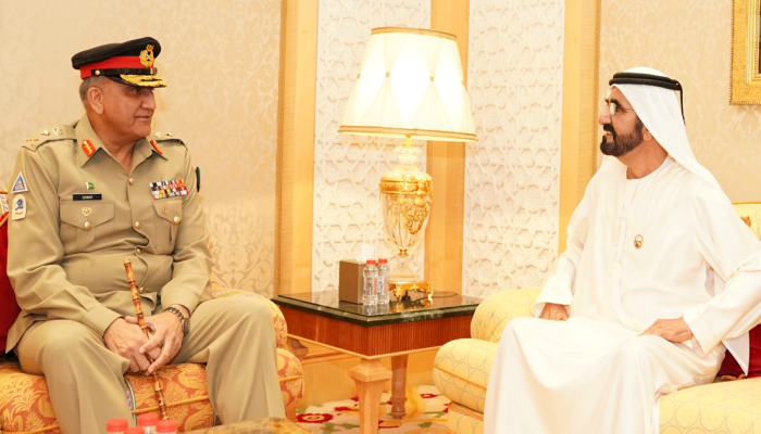 الشيخ محمد بن راشد خلال استقباله رئيس أركان القوات المسلحة الباكستانية
