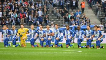 هيرتا برلين يتحدى ترامب خلال مواجهة شالكه 