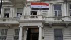 أكراد يقتحمون مبنى سفارة العراق في لندن ويحرقون العلم
