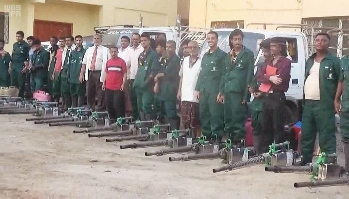 أعضاء حملة مكافحة البعوض في عدن