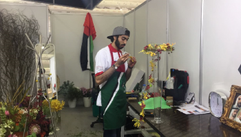 متسابق إماراتي في فئة تنسيق الزهور
