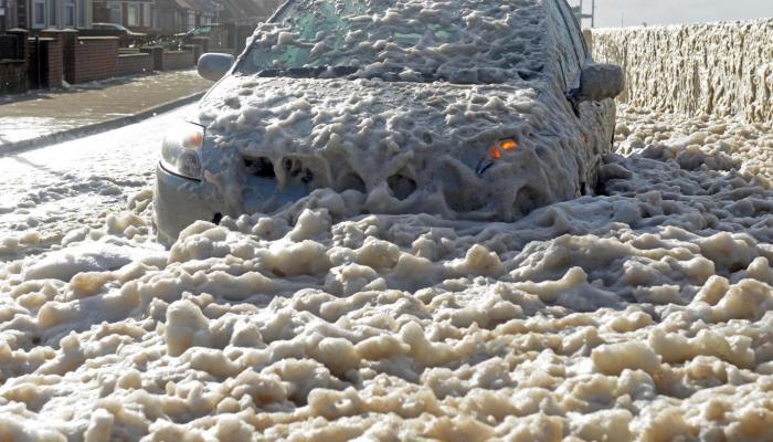 العاصفة جعلت ظروف القيادة صعبة