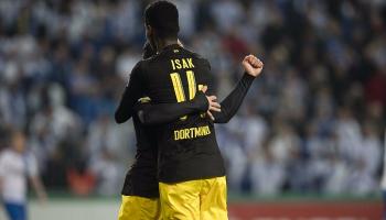 إسحاق يحتفل بالتسجيل