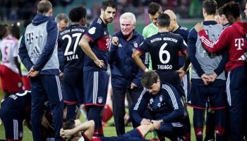 يوب هاينكس مع لاعبي بايرن