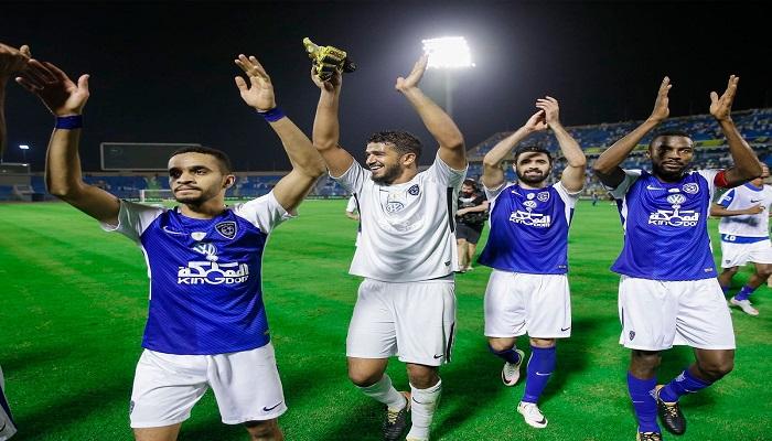 الهلال يهزم النصر ويلاحق الأهلي في صدارة الدوري السعودي