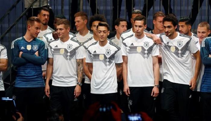 شتيجن يكشف عن رأيه في قميص ألمانيا "الأبيض"