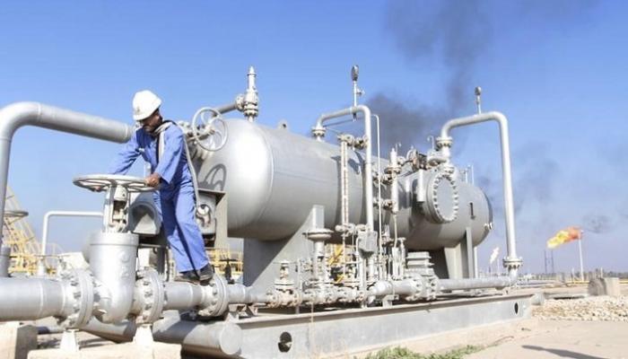 خط أنابيب في حقل نفط شمال البصرة - رويترز
