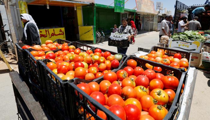 اللاجئون يعوضون حنين الوطن بمنتجات بلادهم