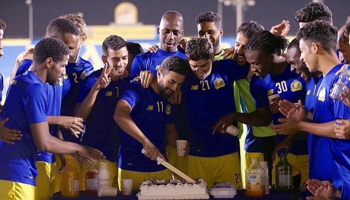 النصر يحتفل بفوزير ولكرو ابتهاجاً بتأهل المغرب للمونديال