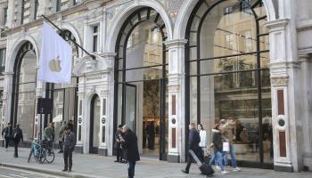 متجر آبل في شارع ريجينت بالعاصمة لندن