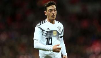 أداء أوزيل أمام إنجلترا قد يفقده مكانه في كأس العالم