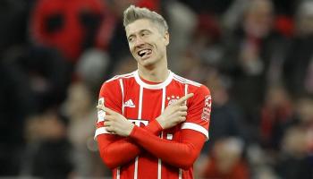 الشعر الأصفر يمنح ليفاندوفسكي أول ثنائية في عهد هاينكس