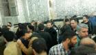 بالفيديو والصور.. هجوم على مساعد أحمدي نجاد في مزار ديني