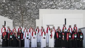 الشيخ محمد بن راشد يتوسط الوزراء بداخل متحف اللوفر