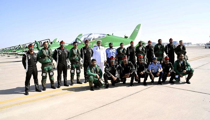 فريق الصقور السعودي لدى استقباله في مطار البطين 
