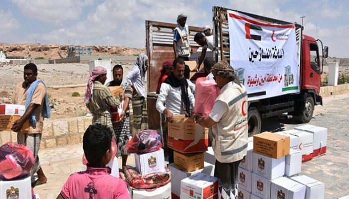الهلال الأحمر الإماراتي يوزع المساعدات الغذائية في شبوة- أرشيفية