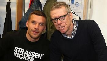 أيقونة كولن ينتقد الإدارة لإقالة شتوجر