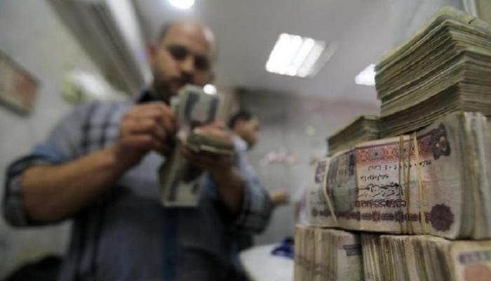 الجنيه المصري يواصل تراجعه أمام الدولار
