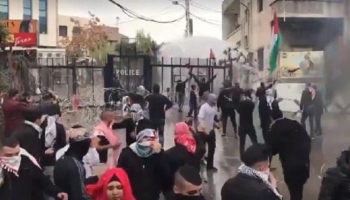 جانب من المواجهات التي شهدتها السفارة الأمريكية في لبنان